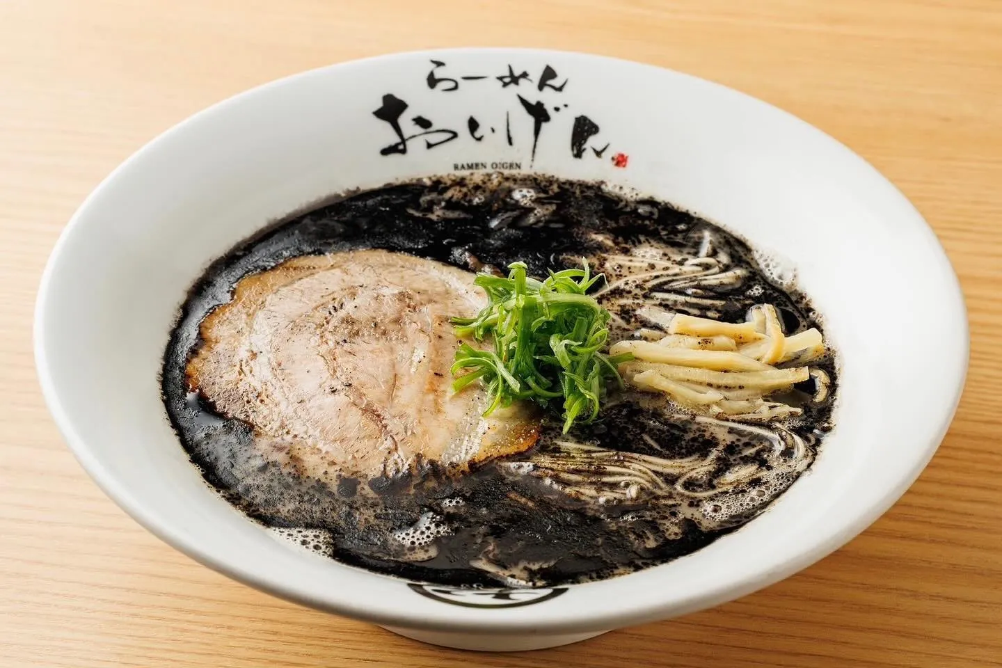 黒豚骨らぁ麺が本日より発売です！